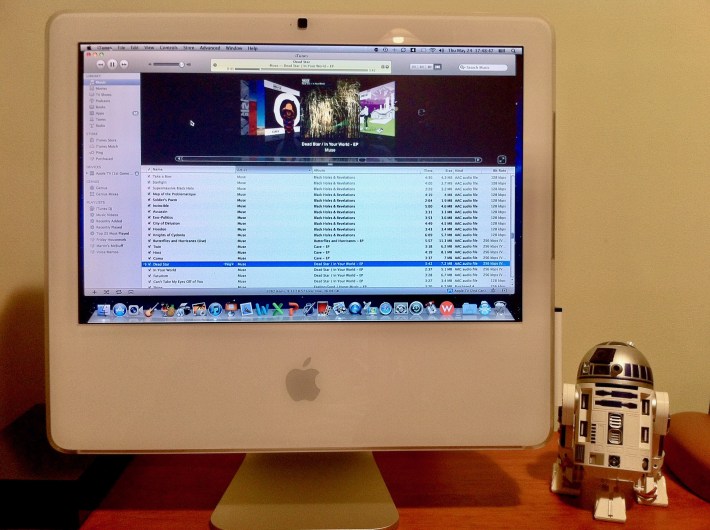 2012-05 R2-D2 USB Hub Next to iMac.